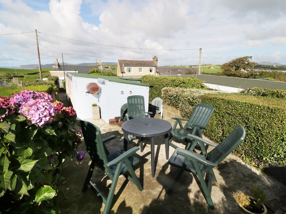 Trigfa Cottage view 5