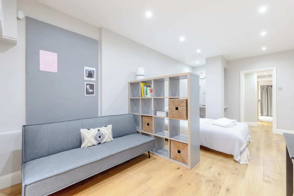 Modern Studio Flat - 1 min to Paddington Station