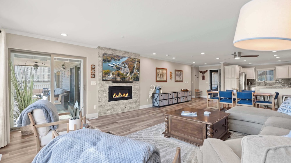 Lakeside Haven - Condo for 8