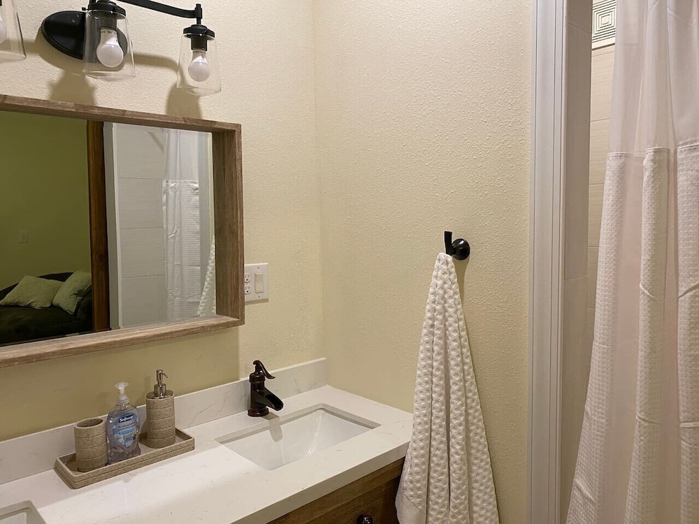 4BR Home Near Golf Course Mount Mitchell View