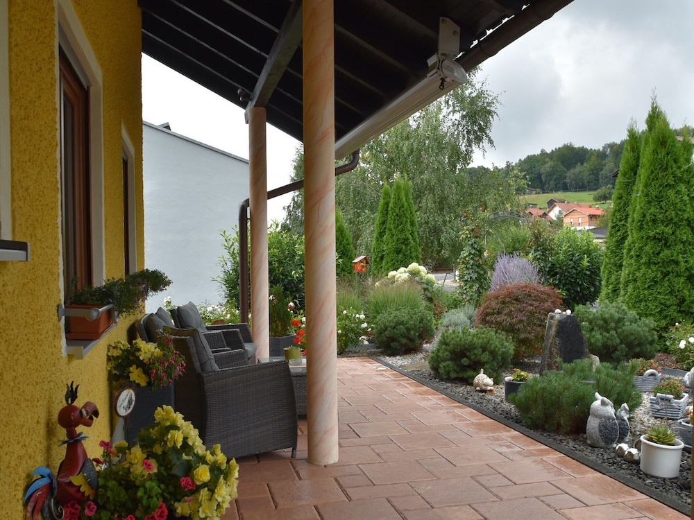 Scenic Apartment With Balcony, Garden, Deckchairs, Barbecue
