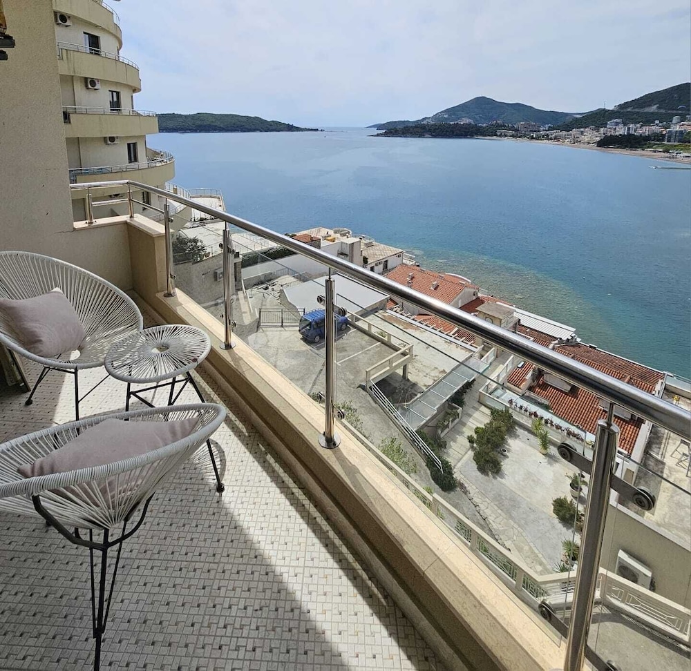 Panoramic Sea View 2BDR Apartment