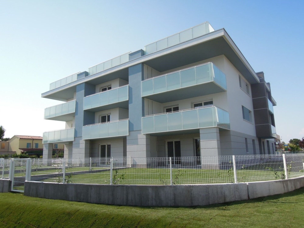 Bright new Apartment Between Beach and City Centre