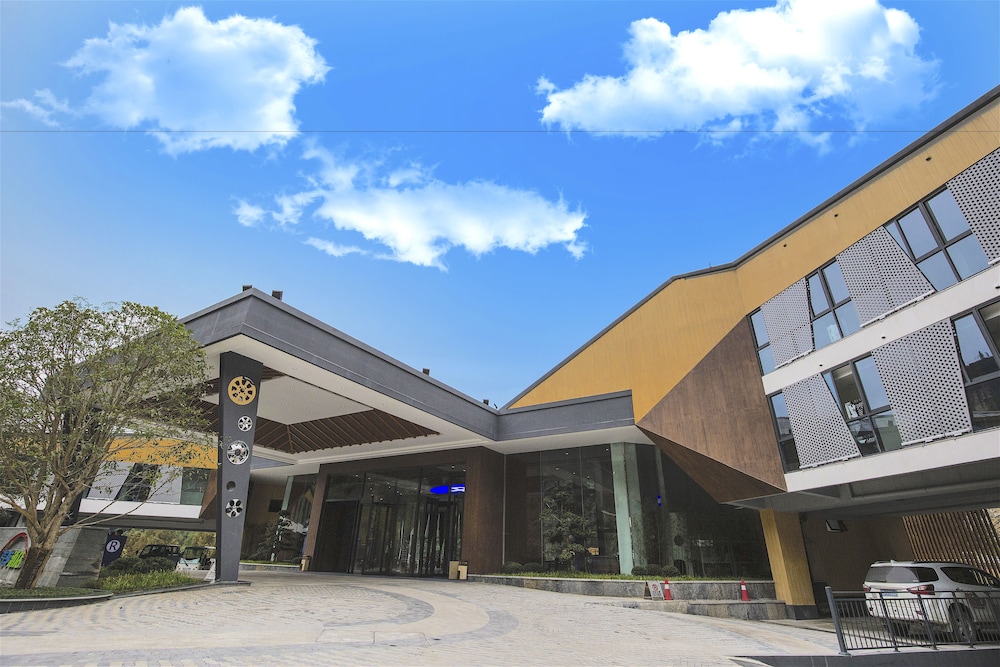 Spring Posh Roadsun International Hotel & Resort