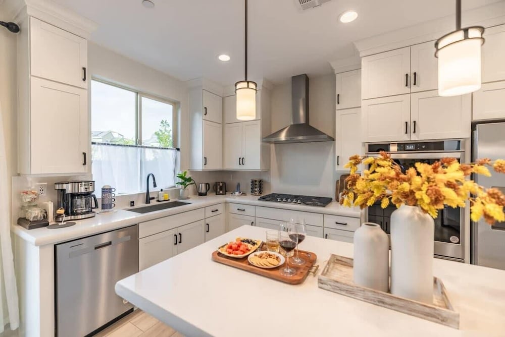 @marbella Lane -amazing 5BR Home in Rancho Mission