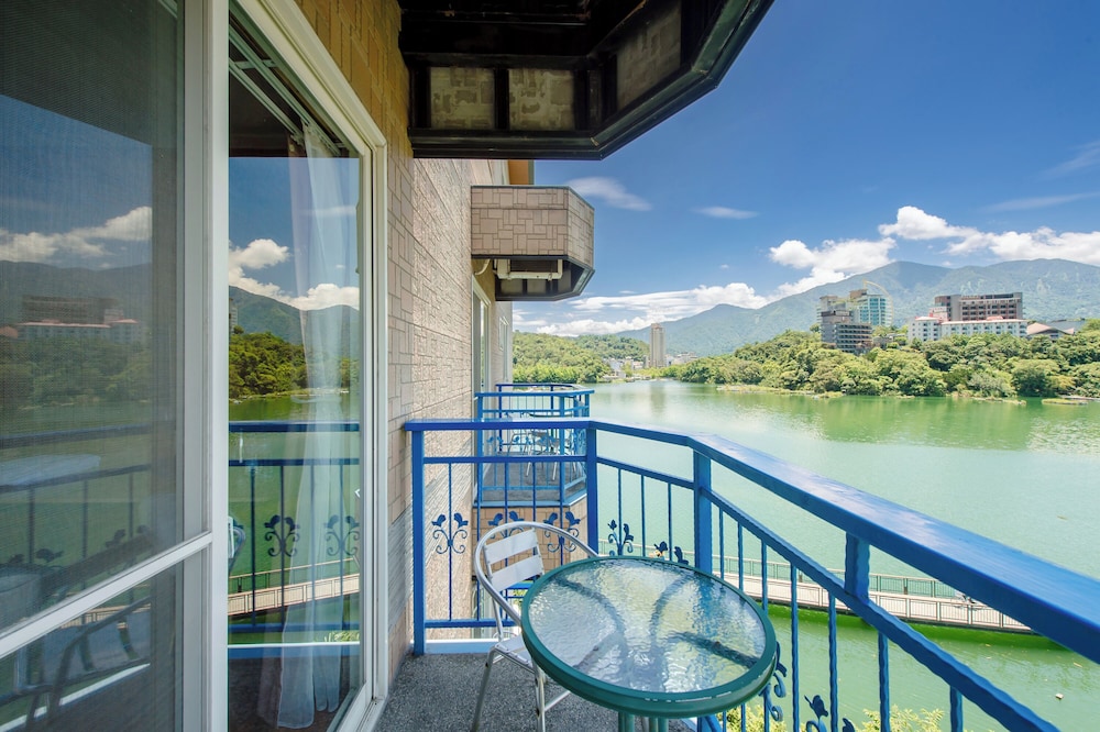 Bishui Shanju Lakeside B&B view 5