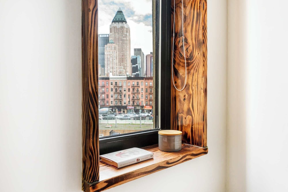 48 Midtown West Apt