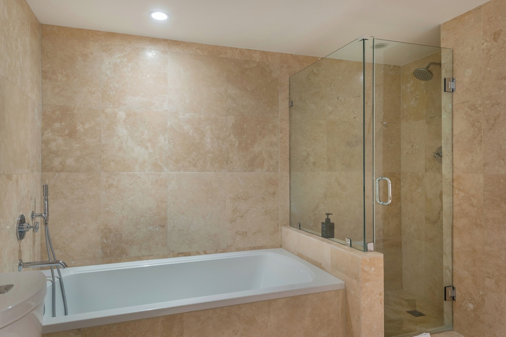 Luxury Vacation Rentals at 1 Hotel & Homes by LRMB
