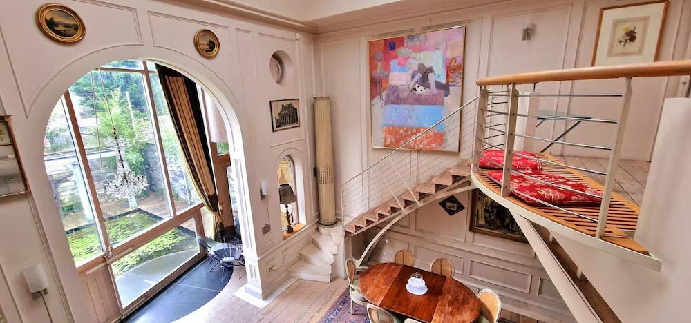 118 A Perfect Blend of Charm and Luxury