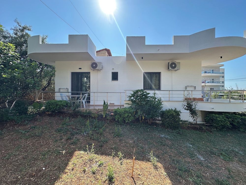 Apartments Meleqi