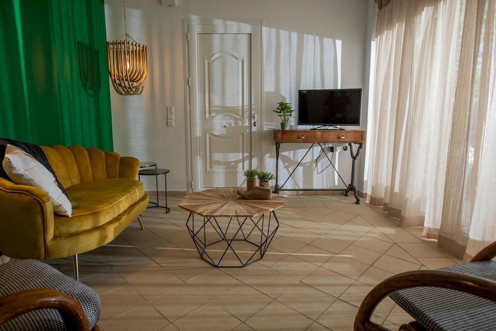 Villa Serenity Sleeps 9 view 2
