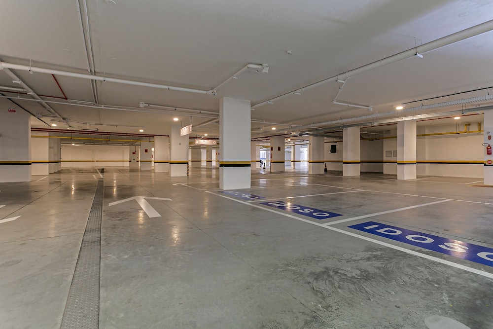 Studios Tower by Viva - Prédio com piscina e estacionamento no centro de Floripa