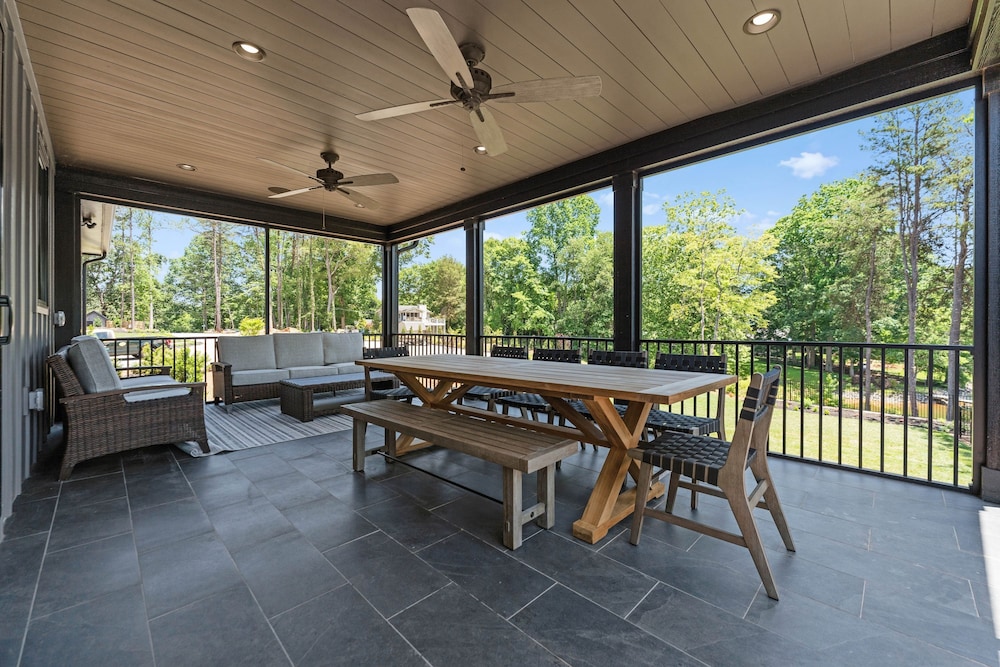 Gray Fox Lodge by Avantstay Waterslide Pool Theater Sleeps 23