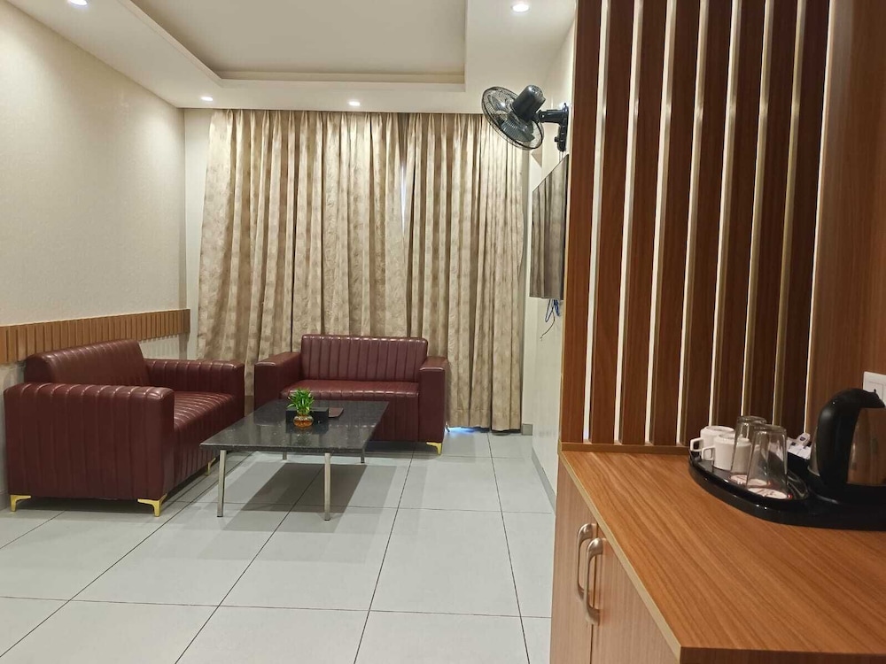 THE PRINCE ZENQ XPRESS RESORTT ROHTAK