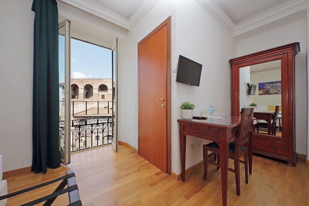 Romulus Rooms
