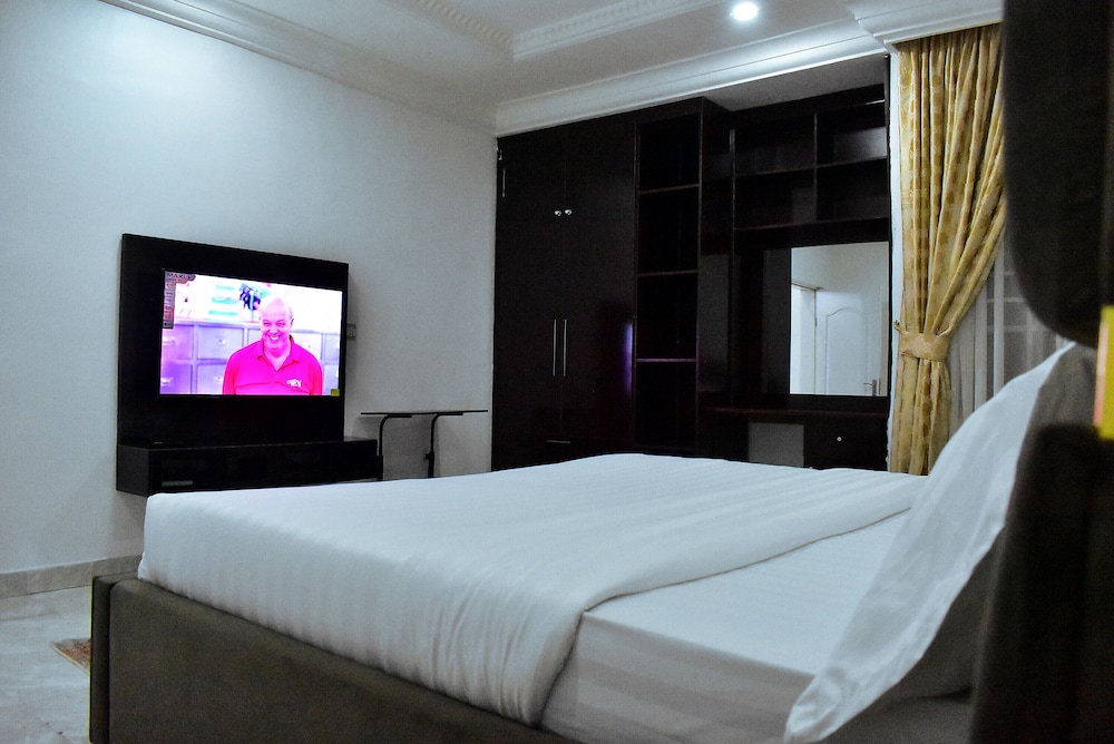Viola Apartments & Suites view 2