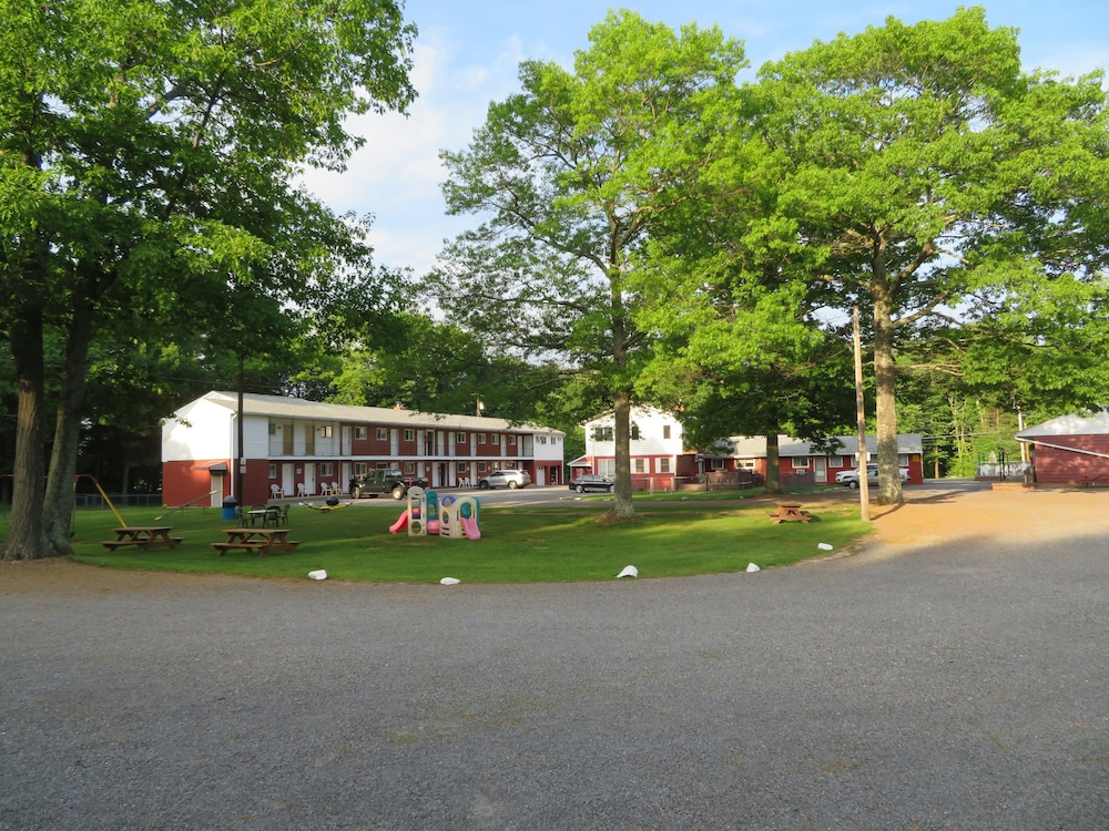 Red Ranch Motel