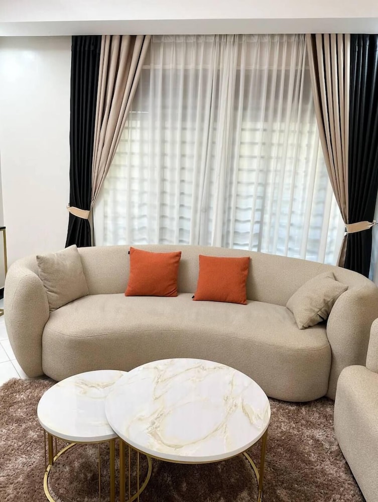 LivLuxe Apartments 5