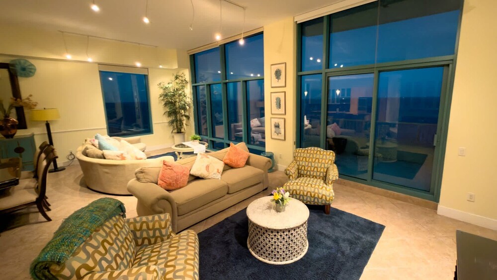 Penthouse Jr Unrivaled Luxury Insane Views 3 Bedroom Apts