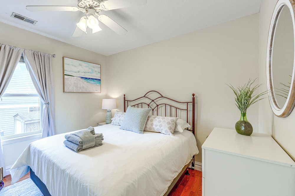 Walk to Beach & Boat Ramp: Home w/ Outdoor Area