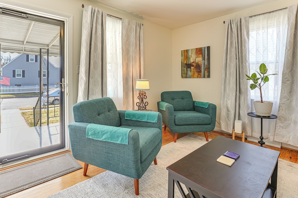 13 Mi to Downtown Baltimore: Quiet Home w/ Porch