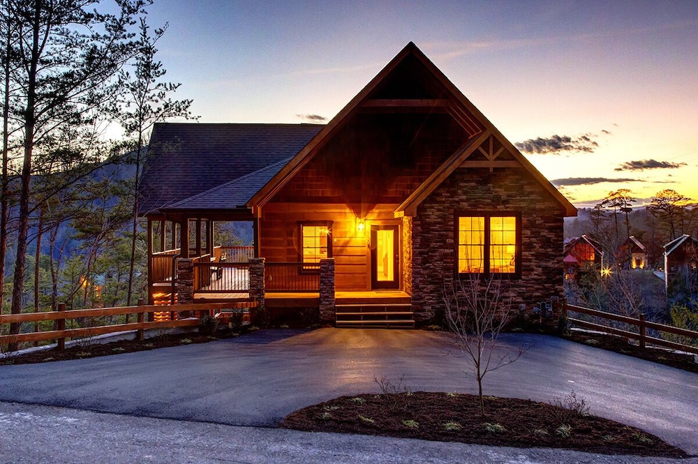 Critter Cove - 2 Bedrooms, 2 Baths, Sleeps 10 Home by RedAwning