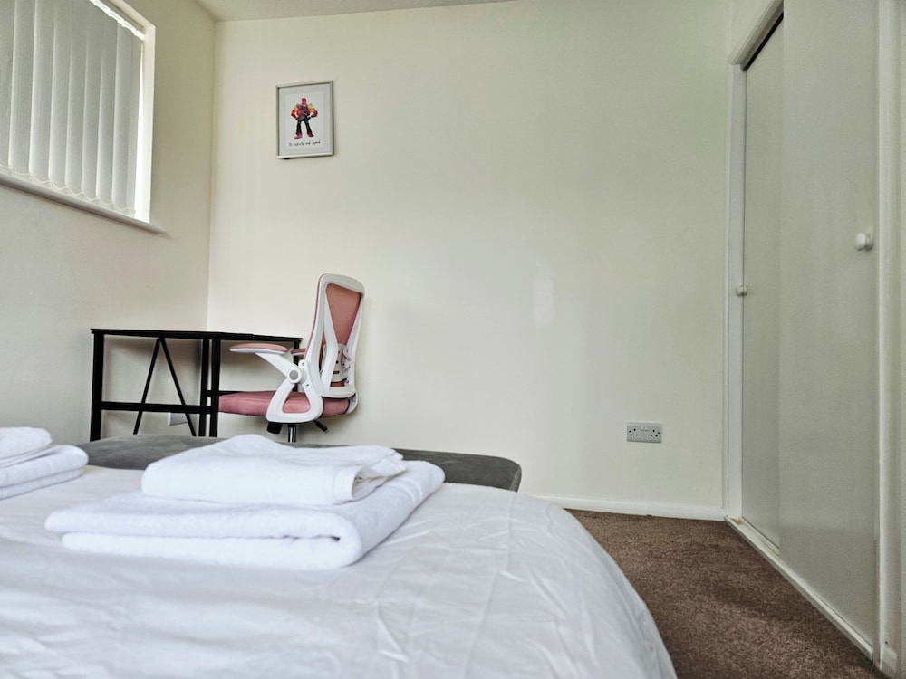 Willow Retreat - House in Burbage- Sleeps2- Garden