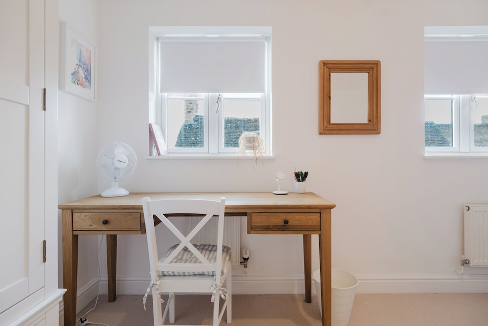 Stylish Retreat with Garden in Tetbury