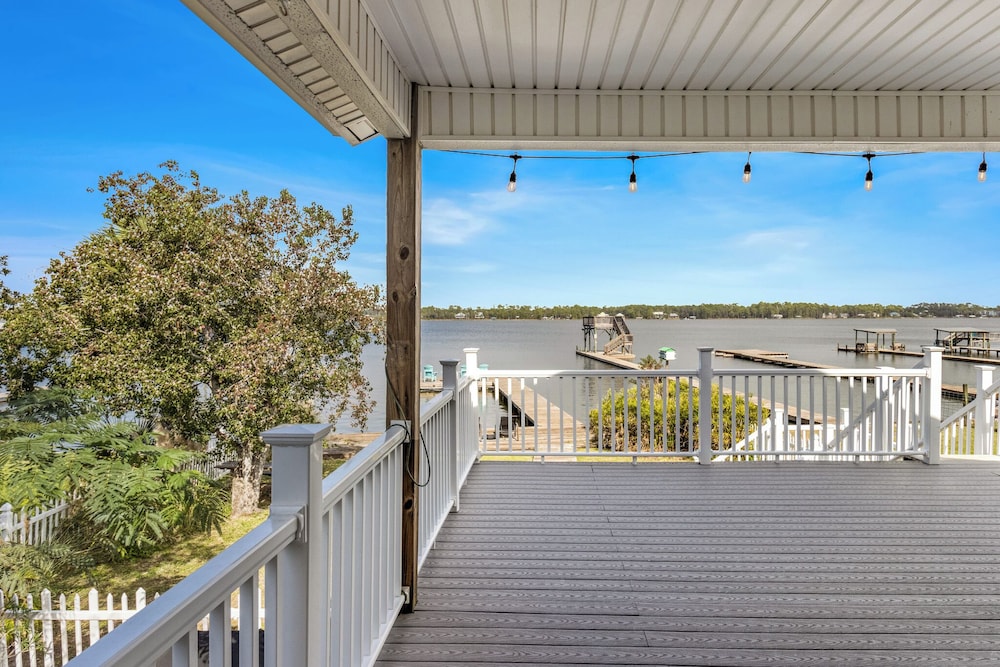 Serenity Shores by Southern Vacation Rentals
