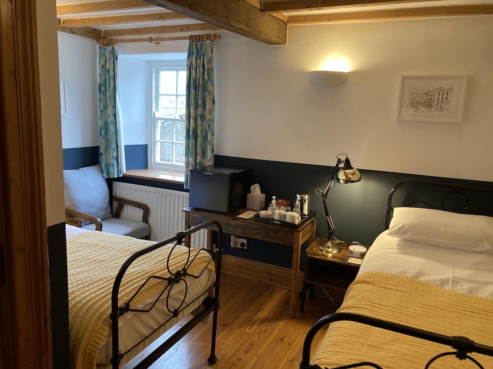 Riverside B & B