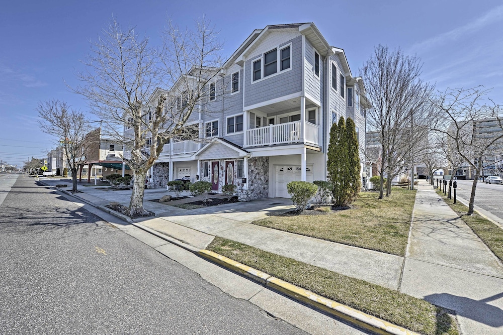 Wildwood Townhome w/ Patio: 1 Block To The Beach!