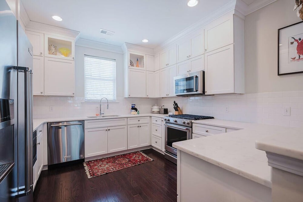 Mary Margaret Cottage - Spacious 4 Bed Coastal Home, Historic Old Town Bluffton