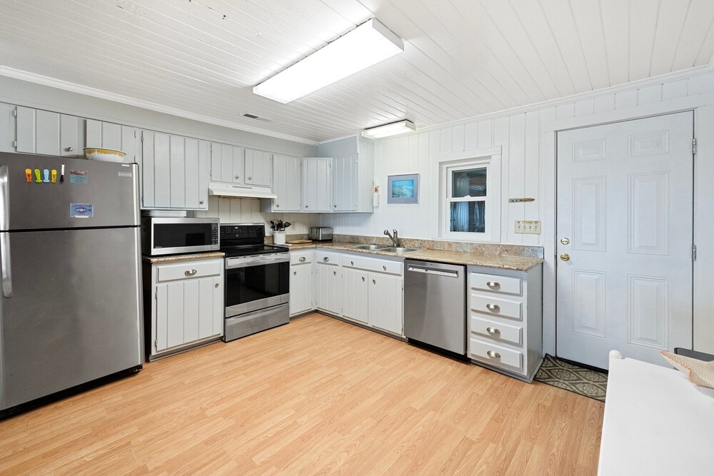 Laughin Place V 5 Bedroom Home by Peace Vacations