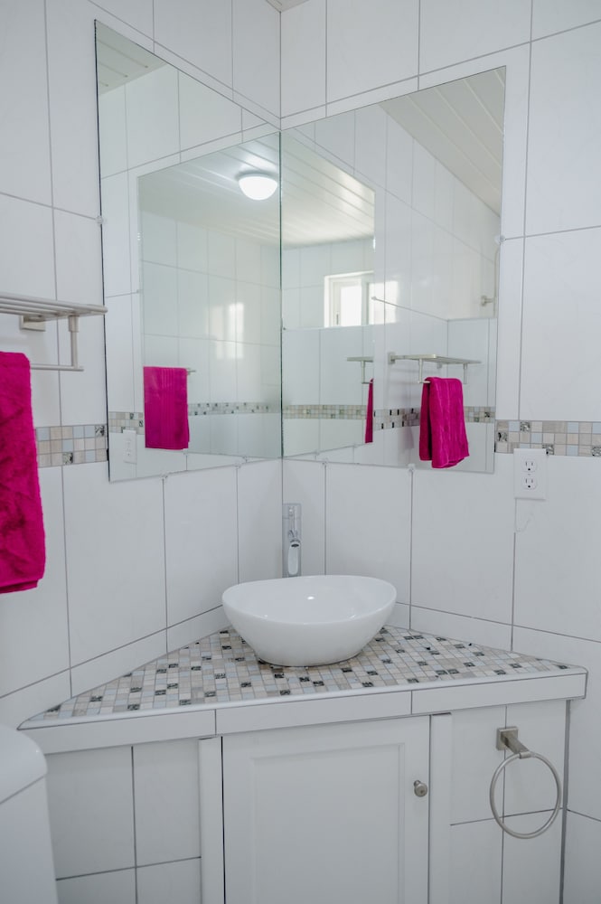 Brand new 2-bedroom Apartment 2 km From Eagle Beach