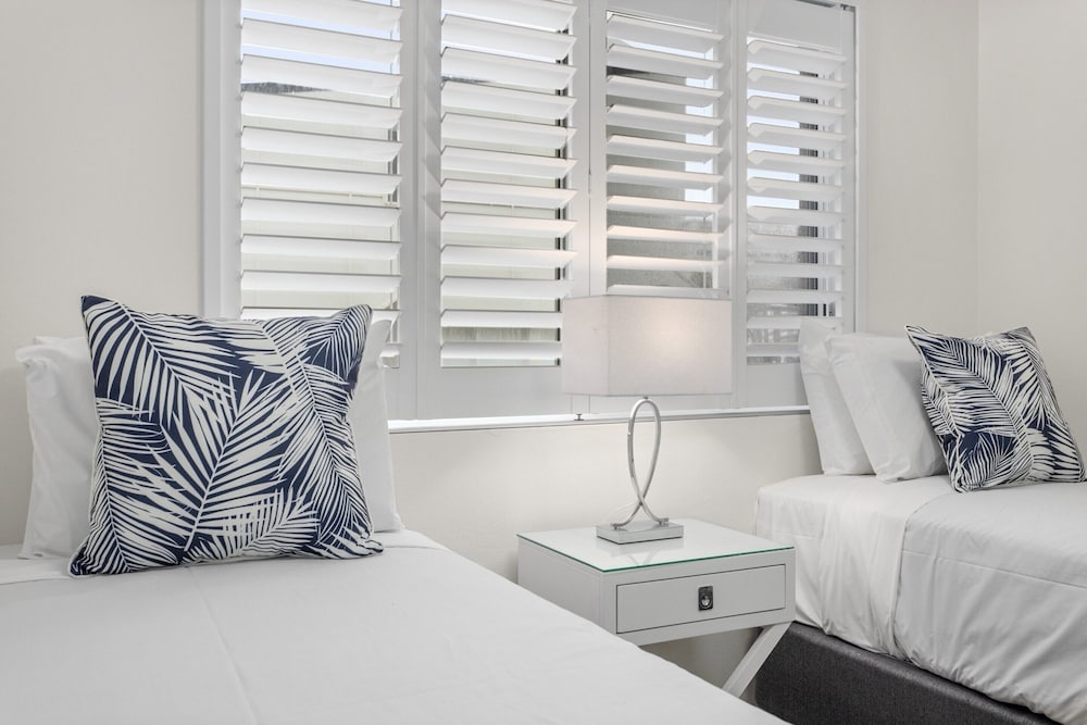 Wake to Waves in Spacious 3-bed Beachfront Unit