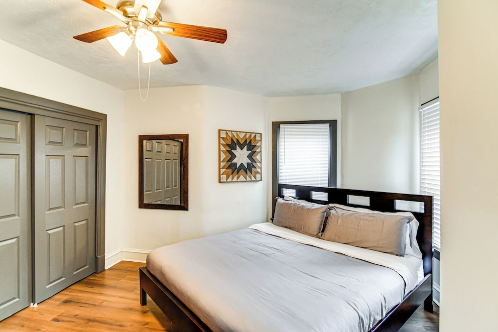 Walkable Location: Welcoming Unit in Omaha