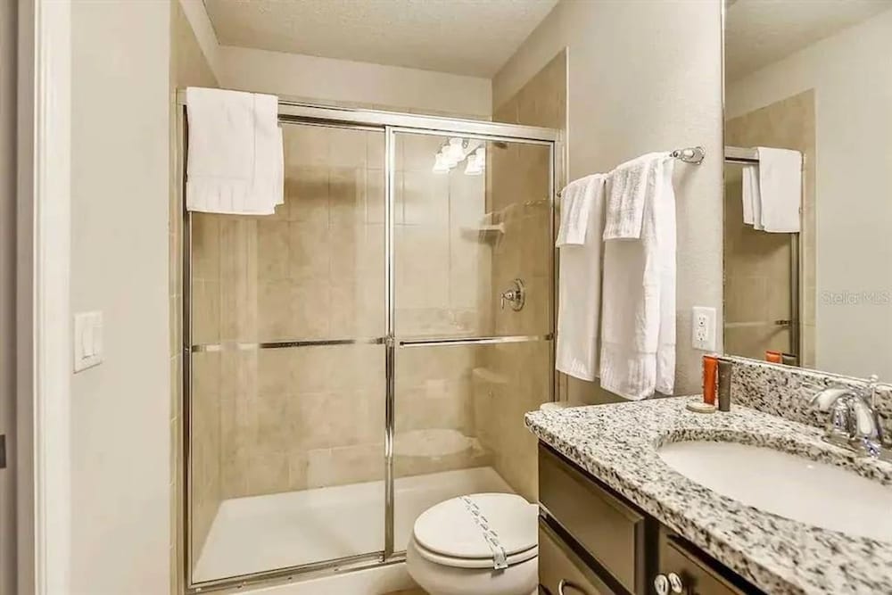 Gorgeous 5Bd w Private Pool Windsor Westside 8893
