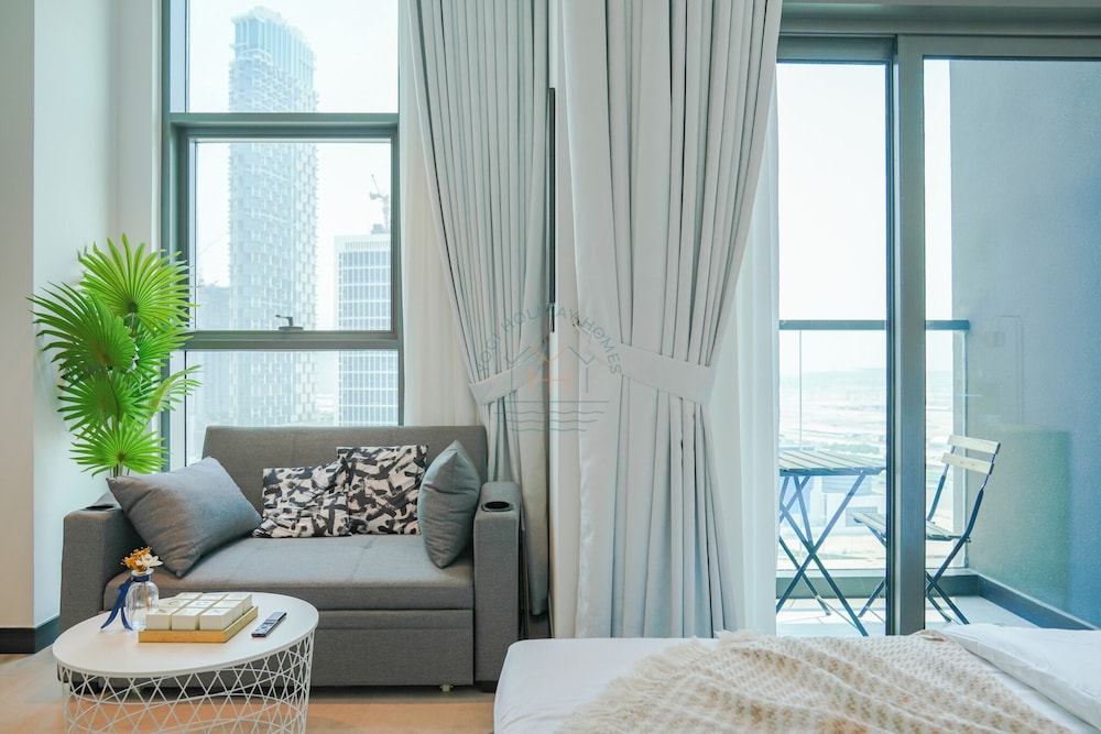 Urban Skyline City Comfort Studio