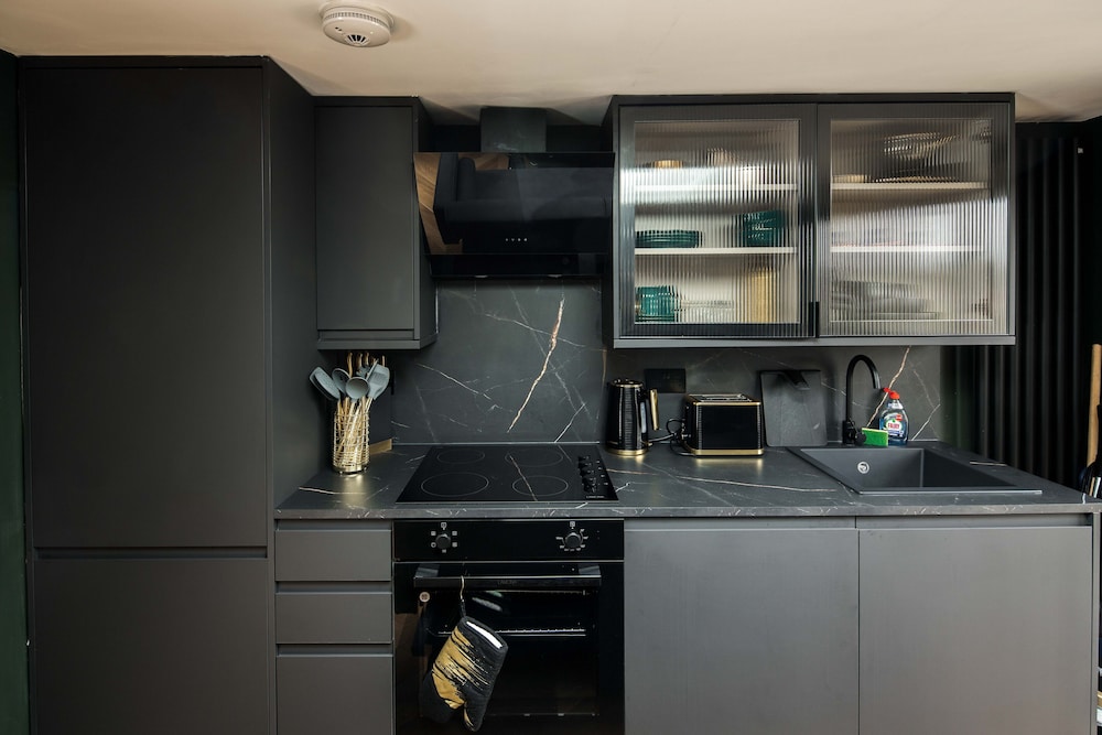 Converted Cosy 1BD Self-Contained Studio for 3