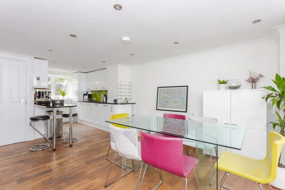 Stylish 3 Bedroom Home With Garden Near Kings Cross