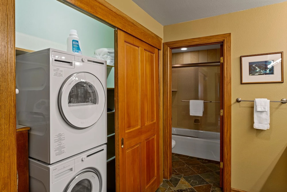 La Maconnerie at Deer Valley Resort - Four Bedroom Condo with Hot Tub #3 4 Condo