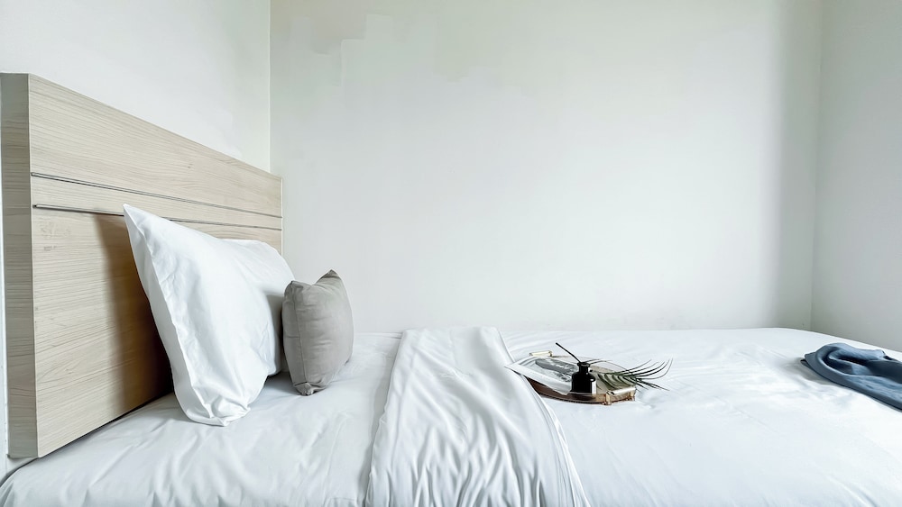 Restful And Homey 2Br At Green Pramuka City Apartment