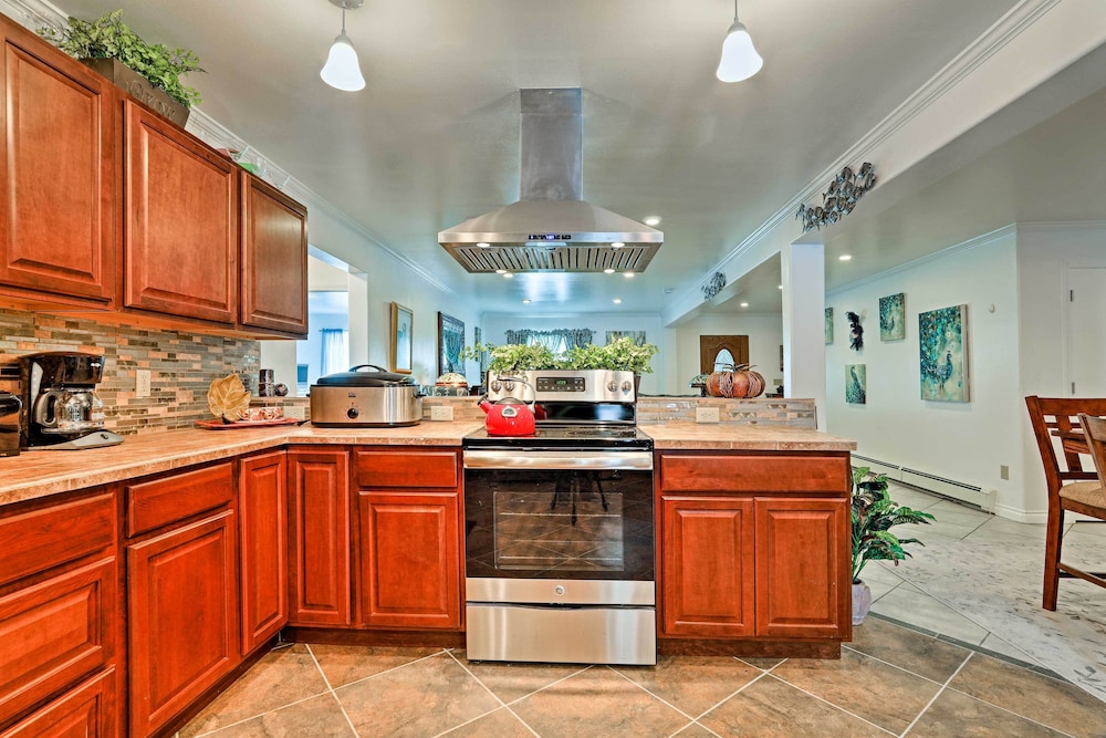 Juneau Vacations - Expansive Getaway  2 Miles to Mendenhall Glacier! - Property Image 37