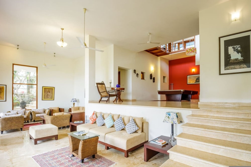 Stunning Hilltop 3BR Villa w Pool and River View