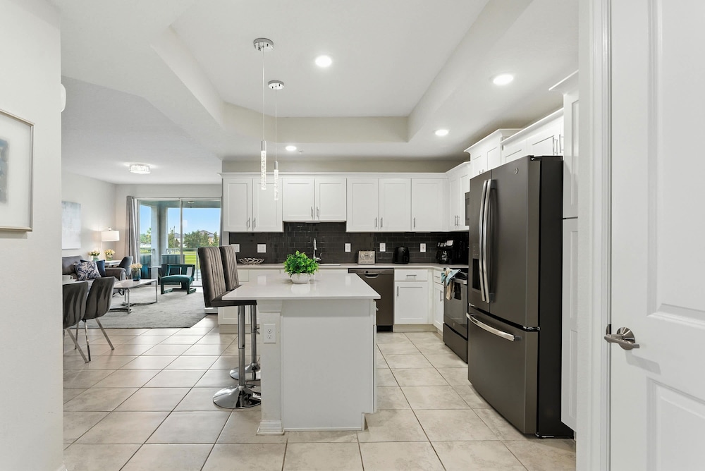 Beautiful Lakeview Retreat Near Disney