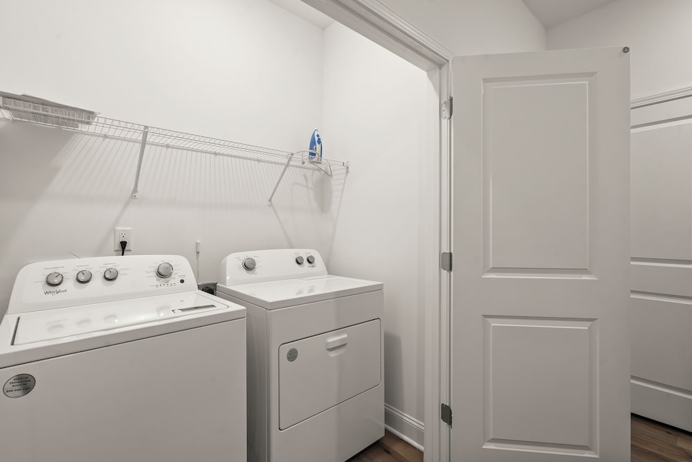 Luxe 3BR Townhouse to Uptown Charlotte