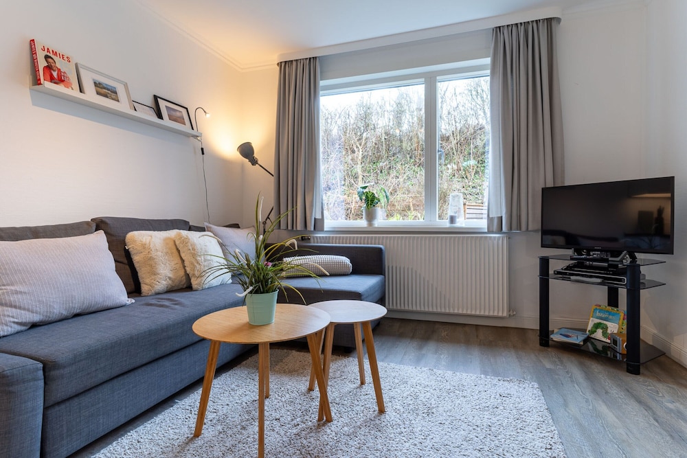 Apartment Near North Sea Dike With Garden