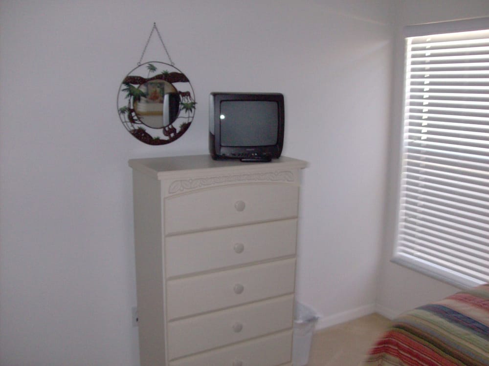 4 Bedroom Executive Pool Home With Games Room - Image 2