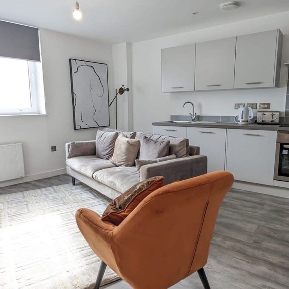 Modern 2 Bed Apt - 15 Mins to Birmingham Centre