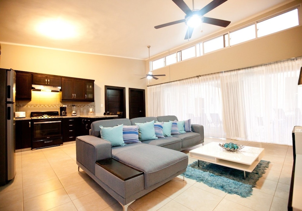 Stylish 3 bedroom w/ covered BBQ area by the pool